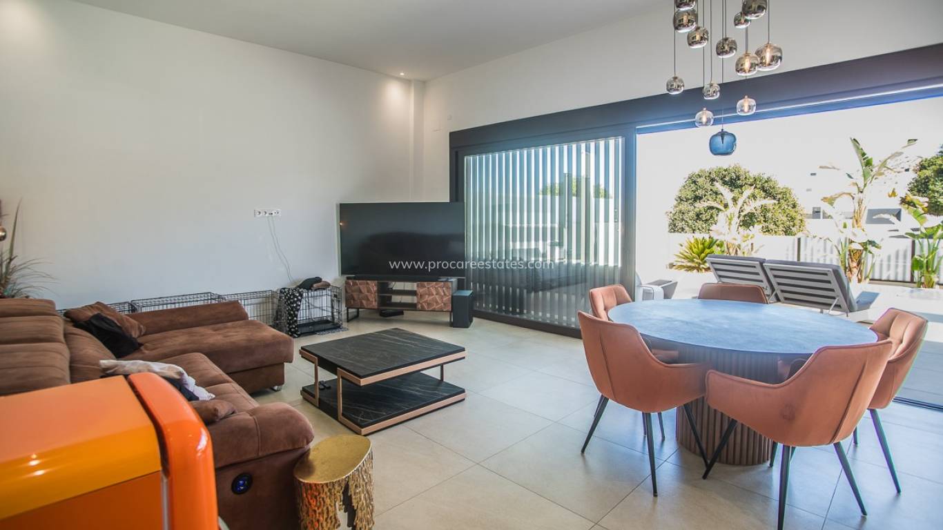 Resale - Villa - ROJALES