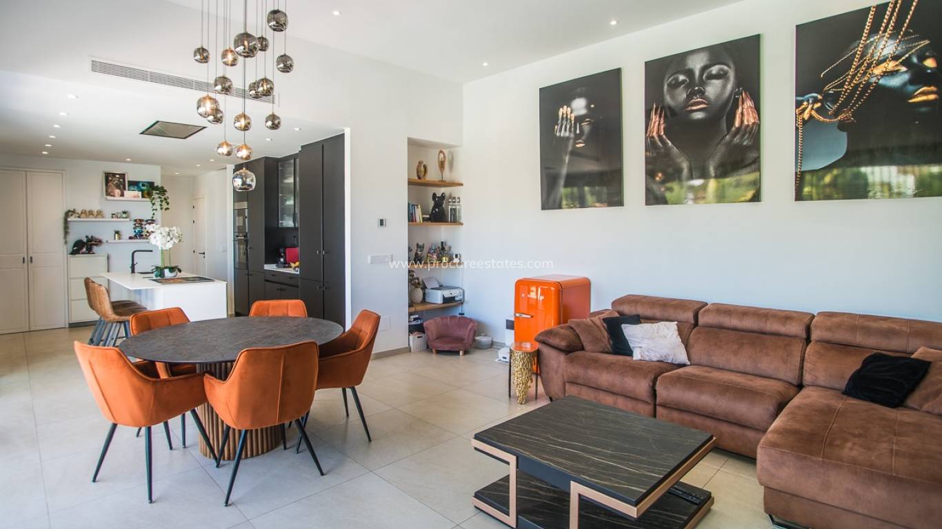 Resale - Villa - ROJALES