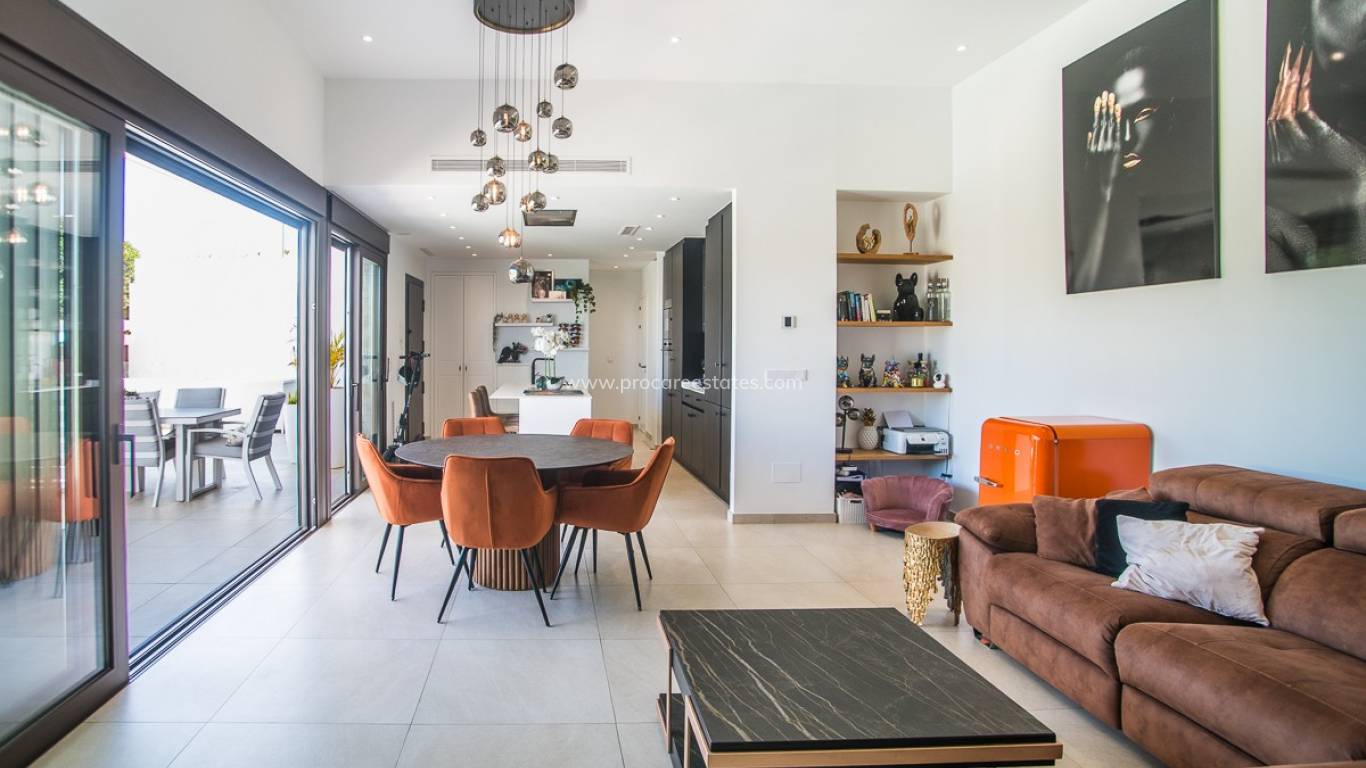 Resale - Villa - ROJALES