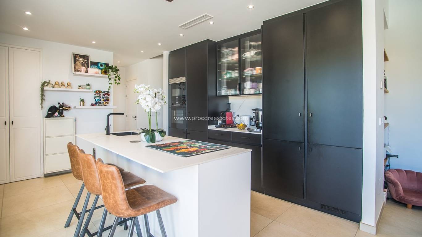 Resale - Villa - ROJALES