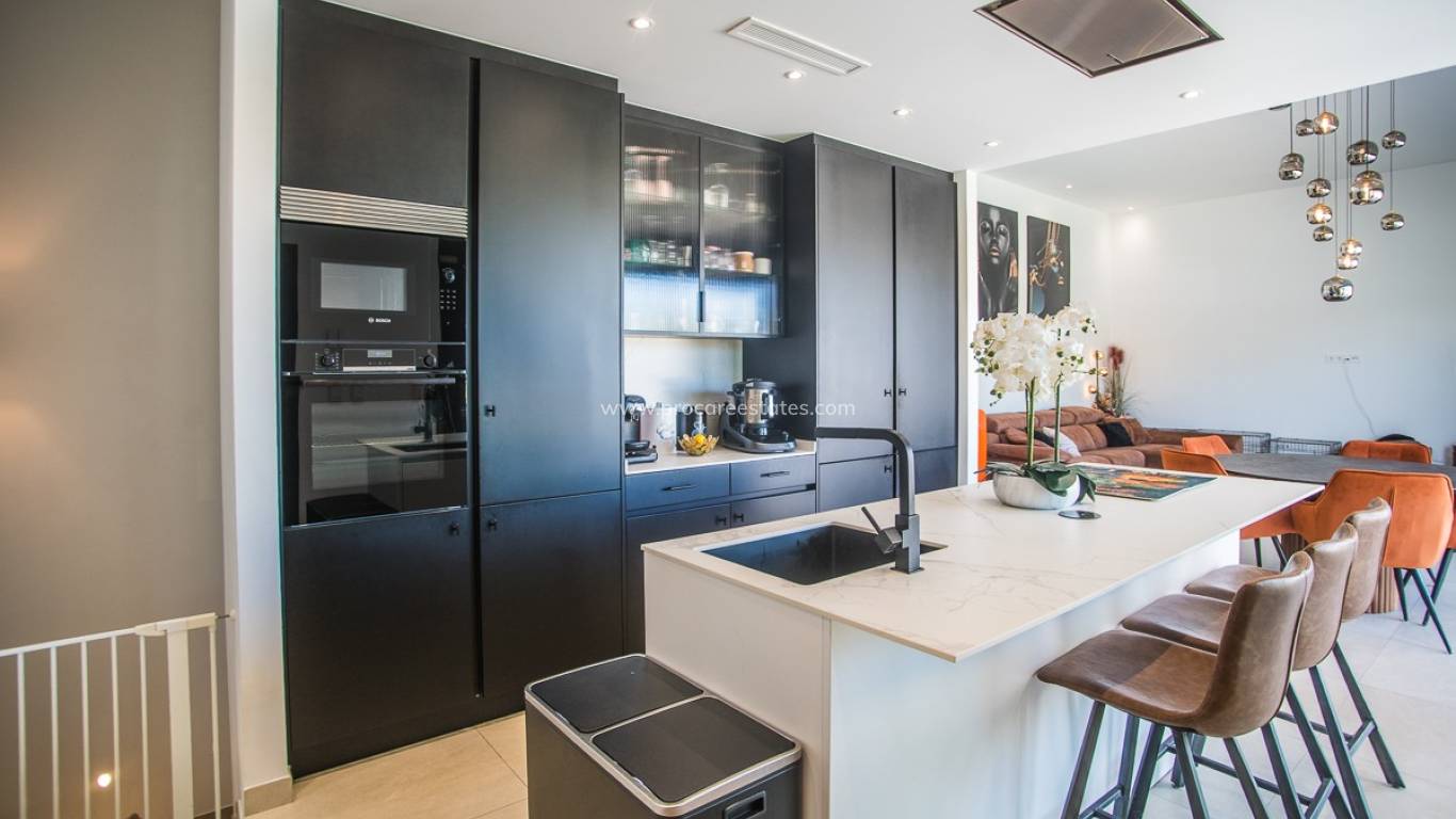 Resale - Villa - ROJALES