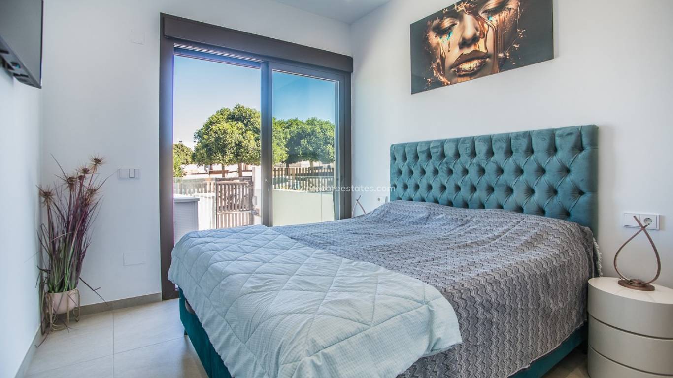 Resale - Villa - ROJALES