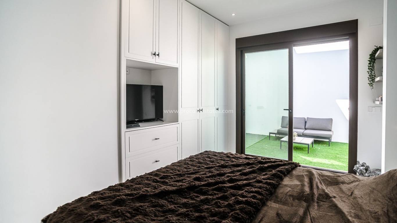 Resale - Villa - ROJALES