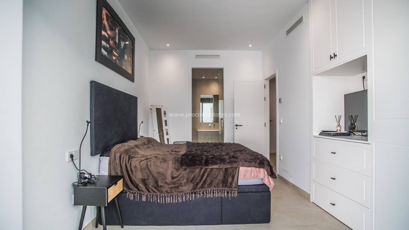 Resale - Villa - ROJALES