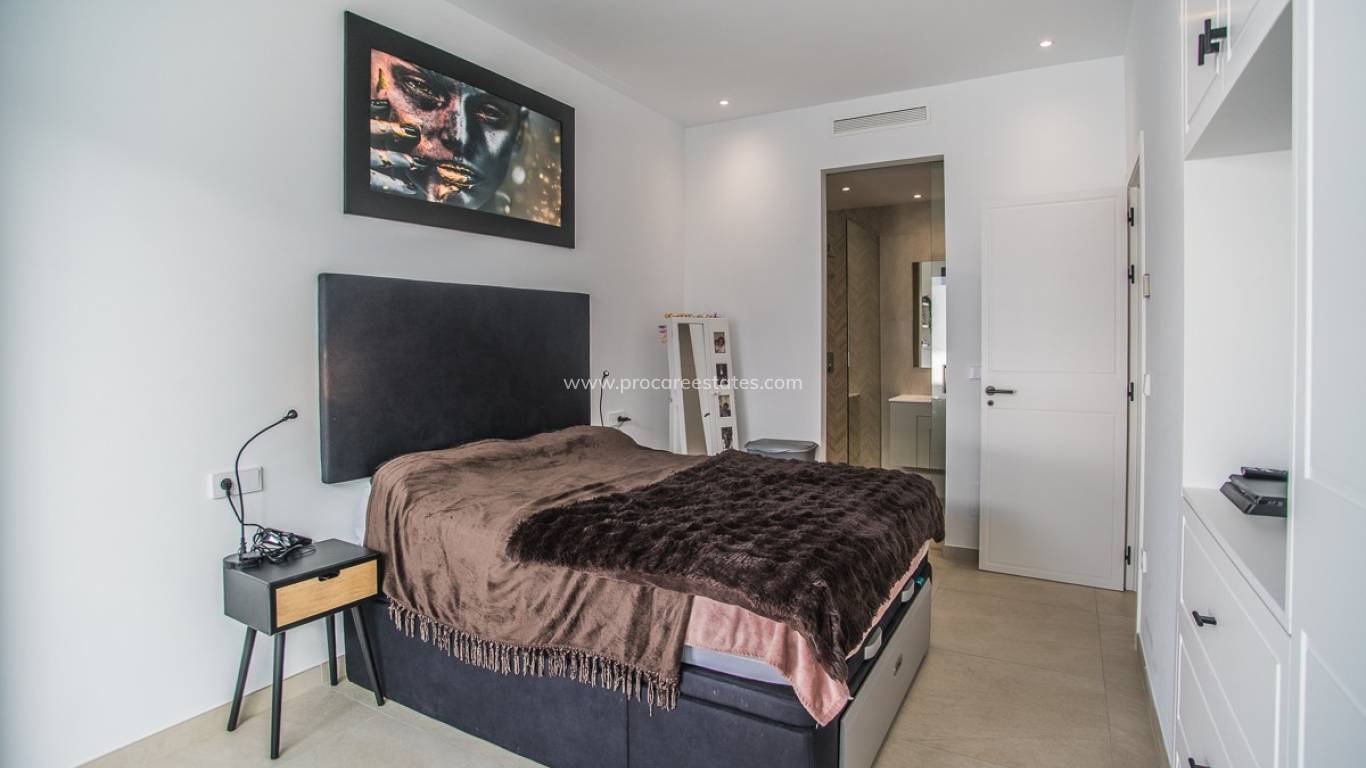 Resale - Villa - ROJALES