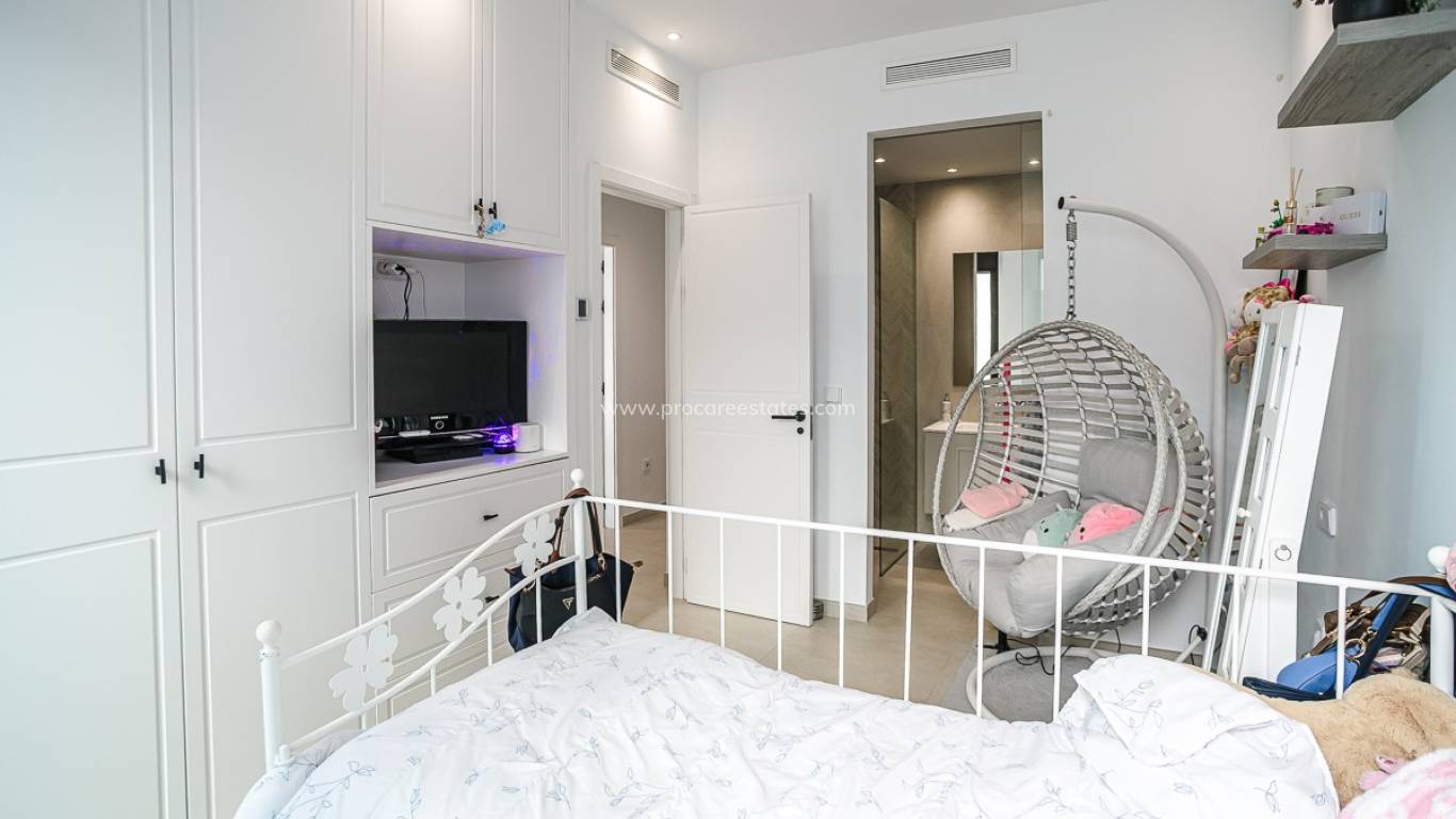Resale - Villa - ROJALES