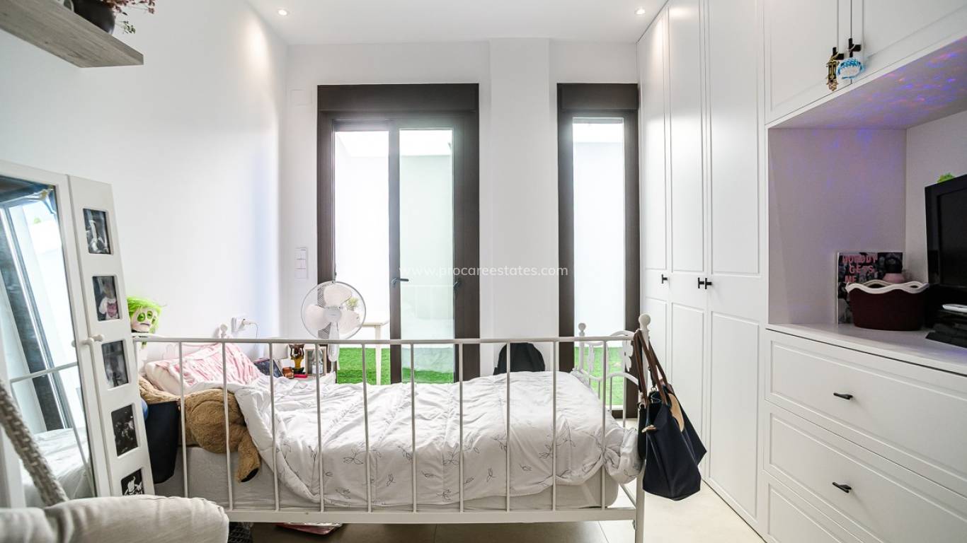 Resale - Villa - ROJALES