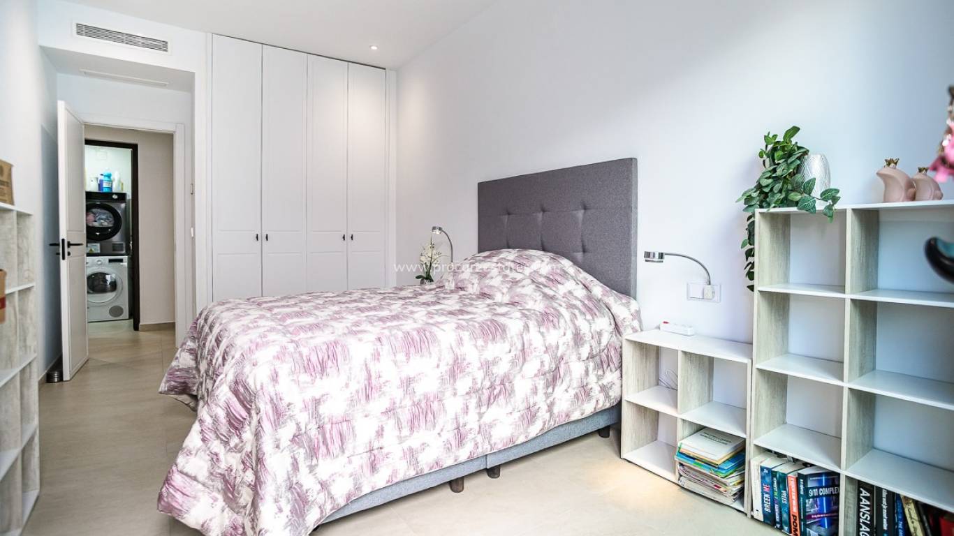Resale - Villa - ROJALES