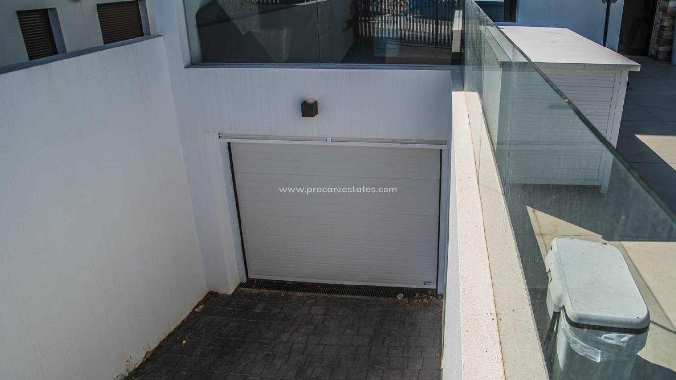 Resale - Villa - ROJALES