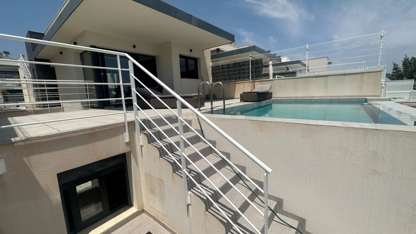 Resale - Villa - San Miguel de Salinas