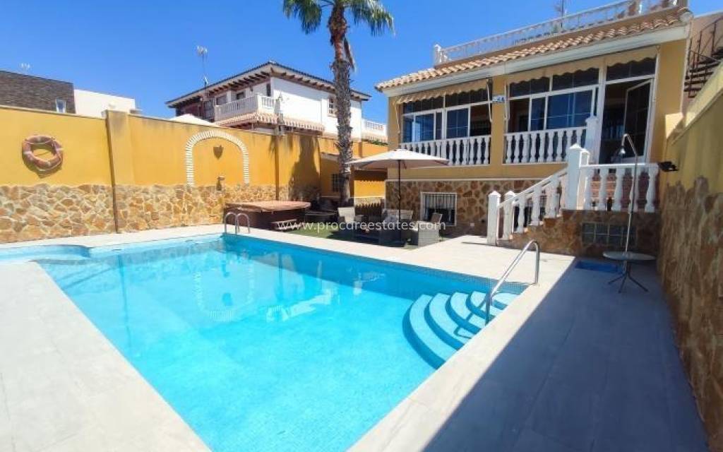 Resale - Villa - Torrevieja - Aguas Nuevas