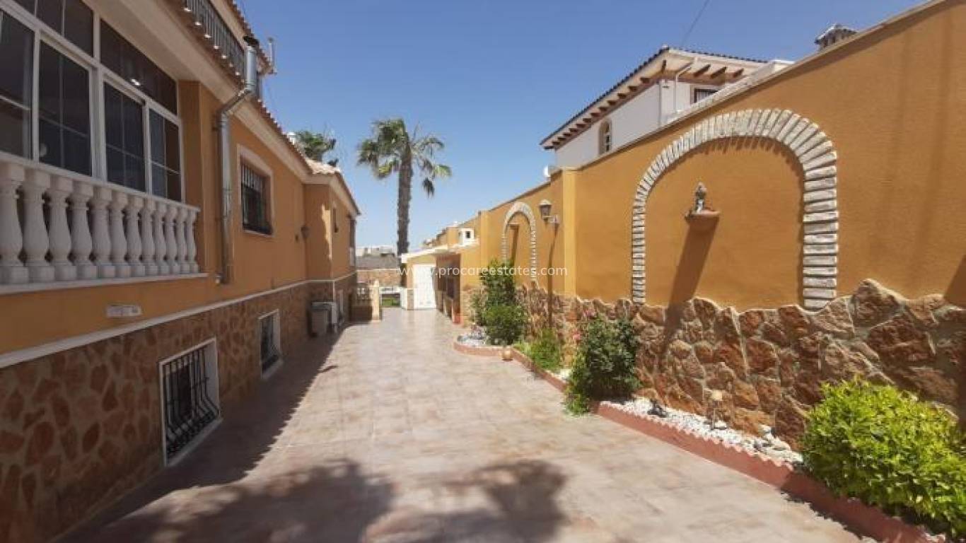 Resale - Villa - Torrevieja - Aguas Nuevas