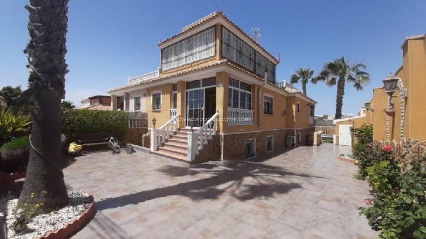 Resale - Villa - Torrevieja - Aguas Nuevas