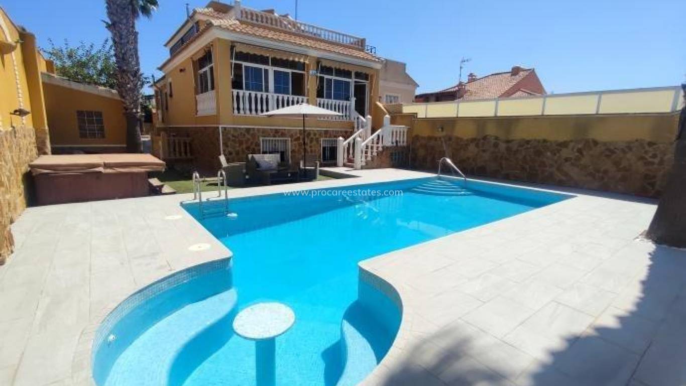 Resale - Villa - Torrevieja - Aguas Nuevas