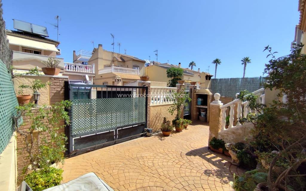 Resale - Villa - Torrevieja - Aguas Nuevas
