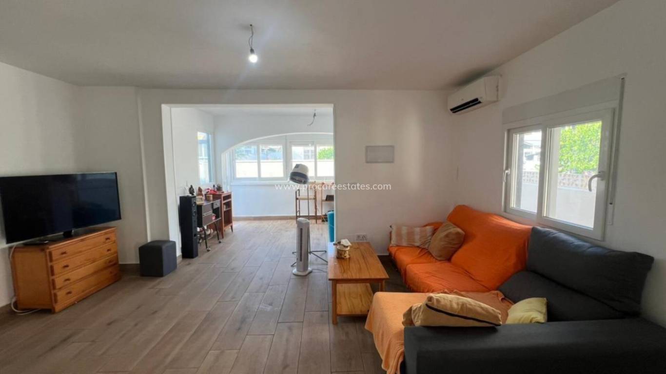 Resale - Villa - Torrevieja - Aguas Nuevas