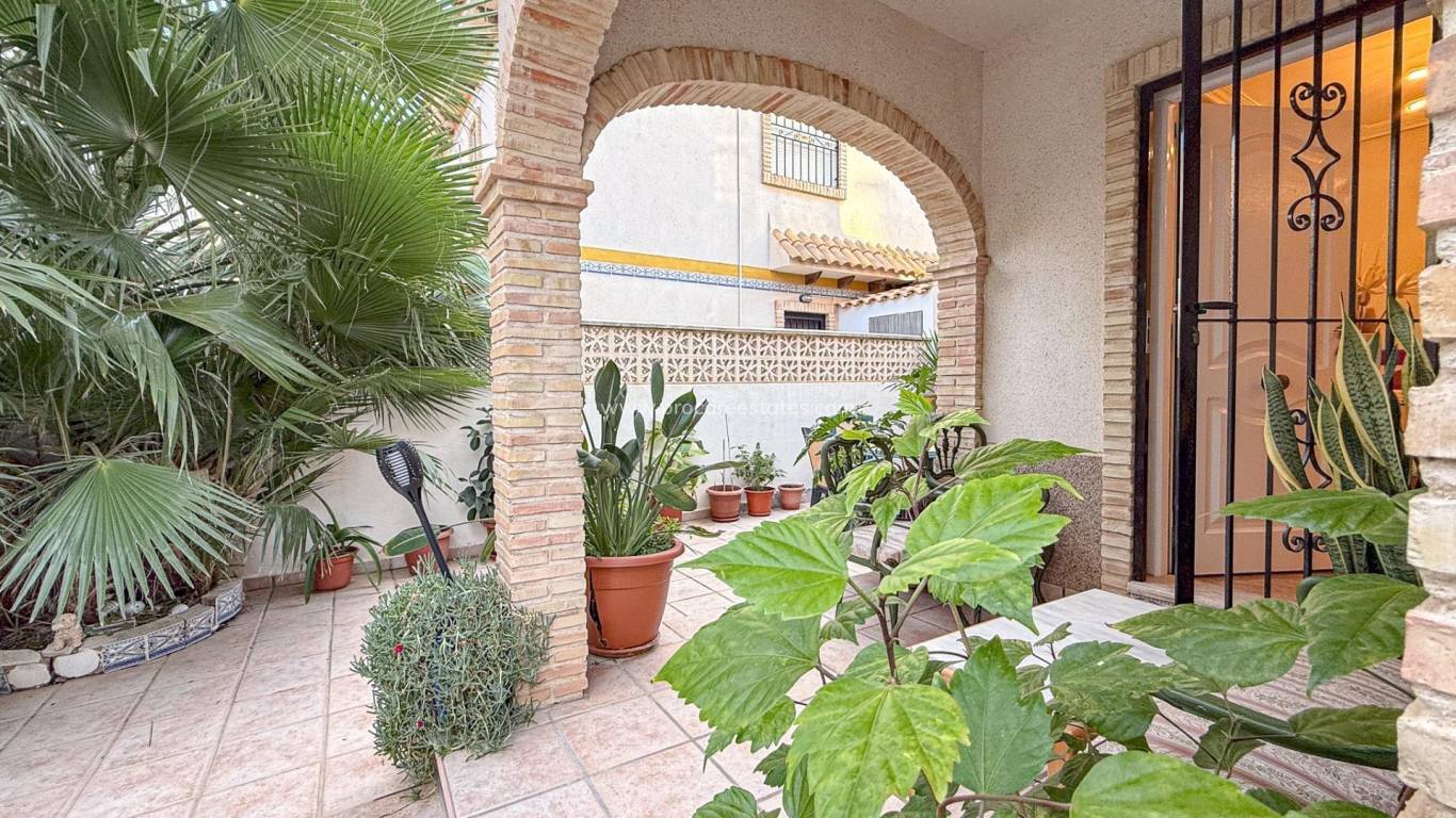 Resale - Villa - Torrevieja - Cabo Cervera