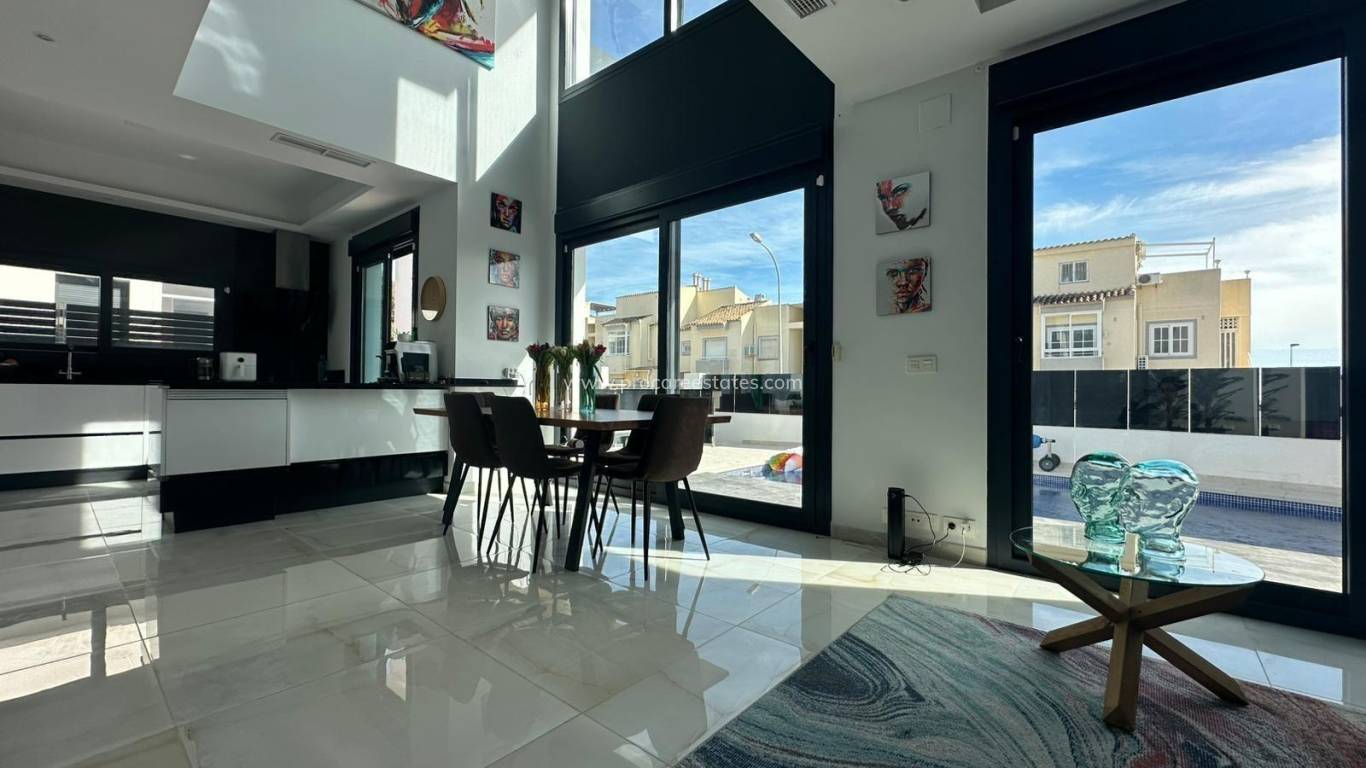 Resale - Villa - Torrevieja - Cabo Cervera