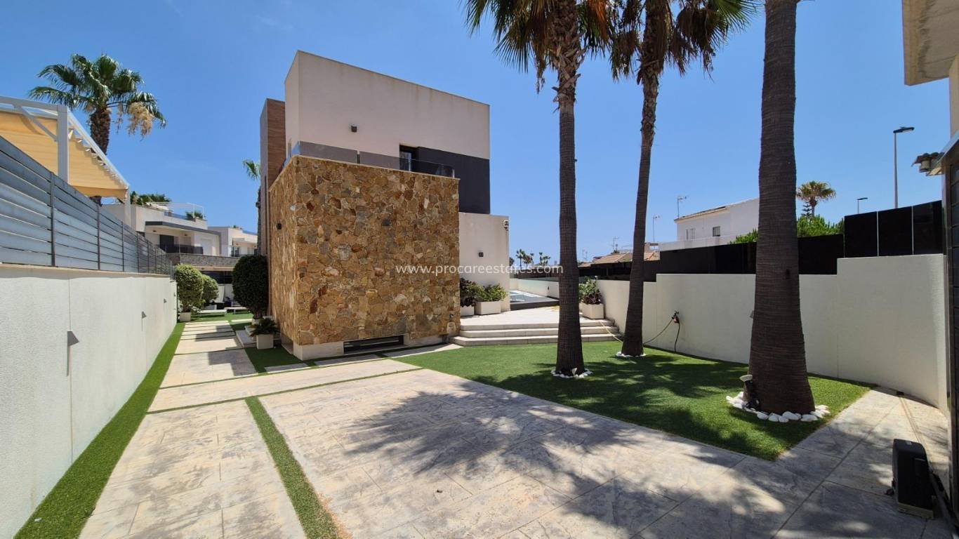 Resale - Villa - Torrevieja - Cabo Cervera
