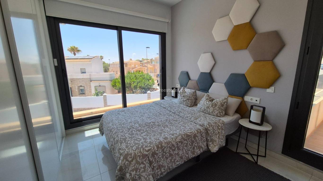 Resale - Villa - Torrevieja - Cabo Cervera
