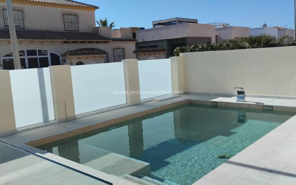 Resale - Villa - Torrevieja - Cabo Cervera