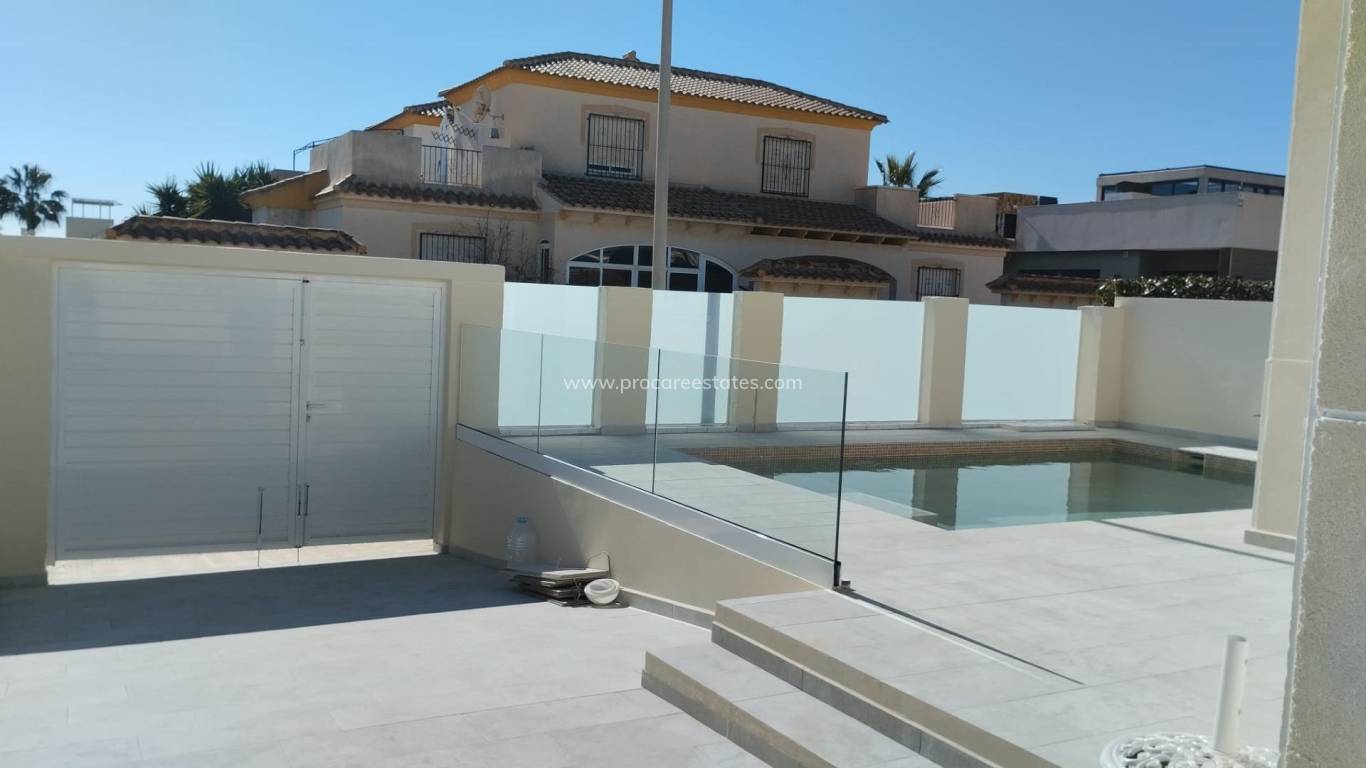 Resale - Villa - Torrevieja - Cabo Cervera