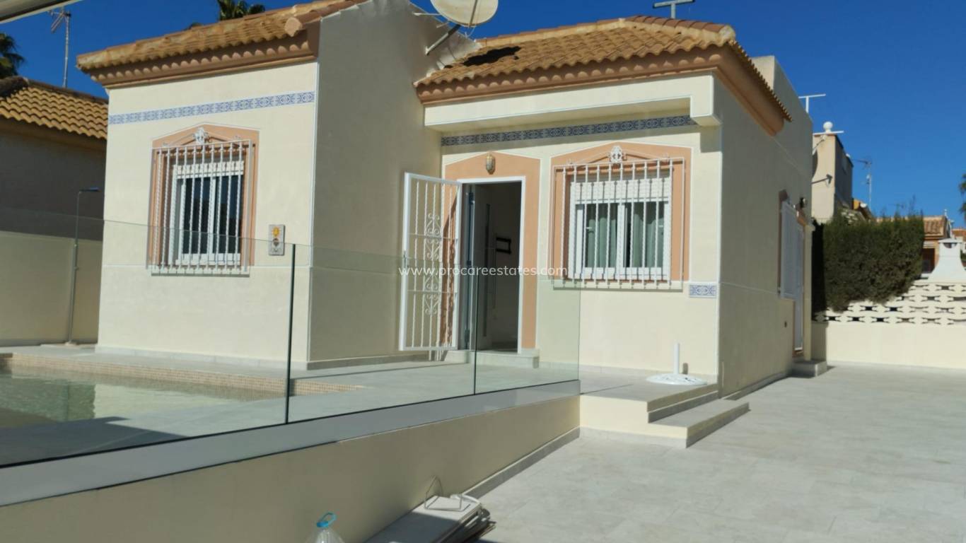 Resale - Villa - Torrevieja - Cabo Cervera