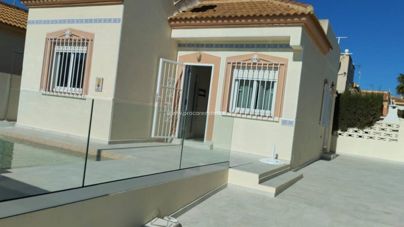 Resale - Villa - Torrevieja - Cabo Cervera