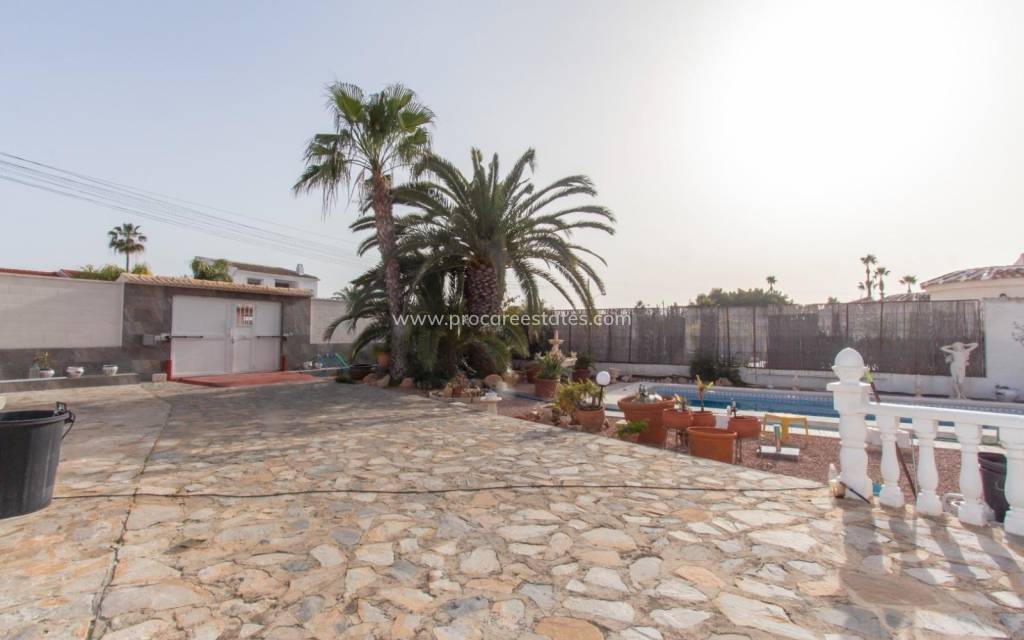 Resale - Villa - Torrevieja - El Chaparral