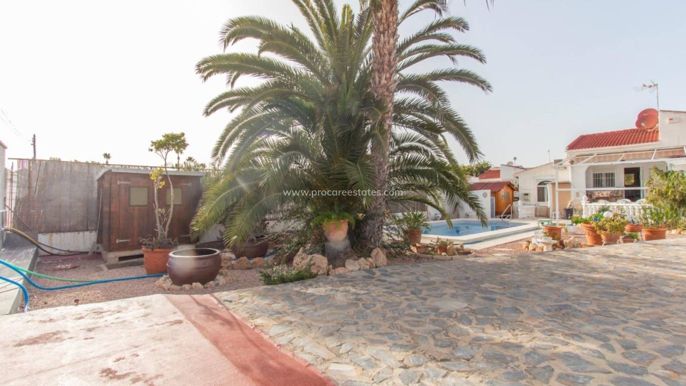 Resale - Villa - Torrevieja - El Chaparral