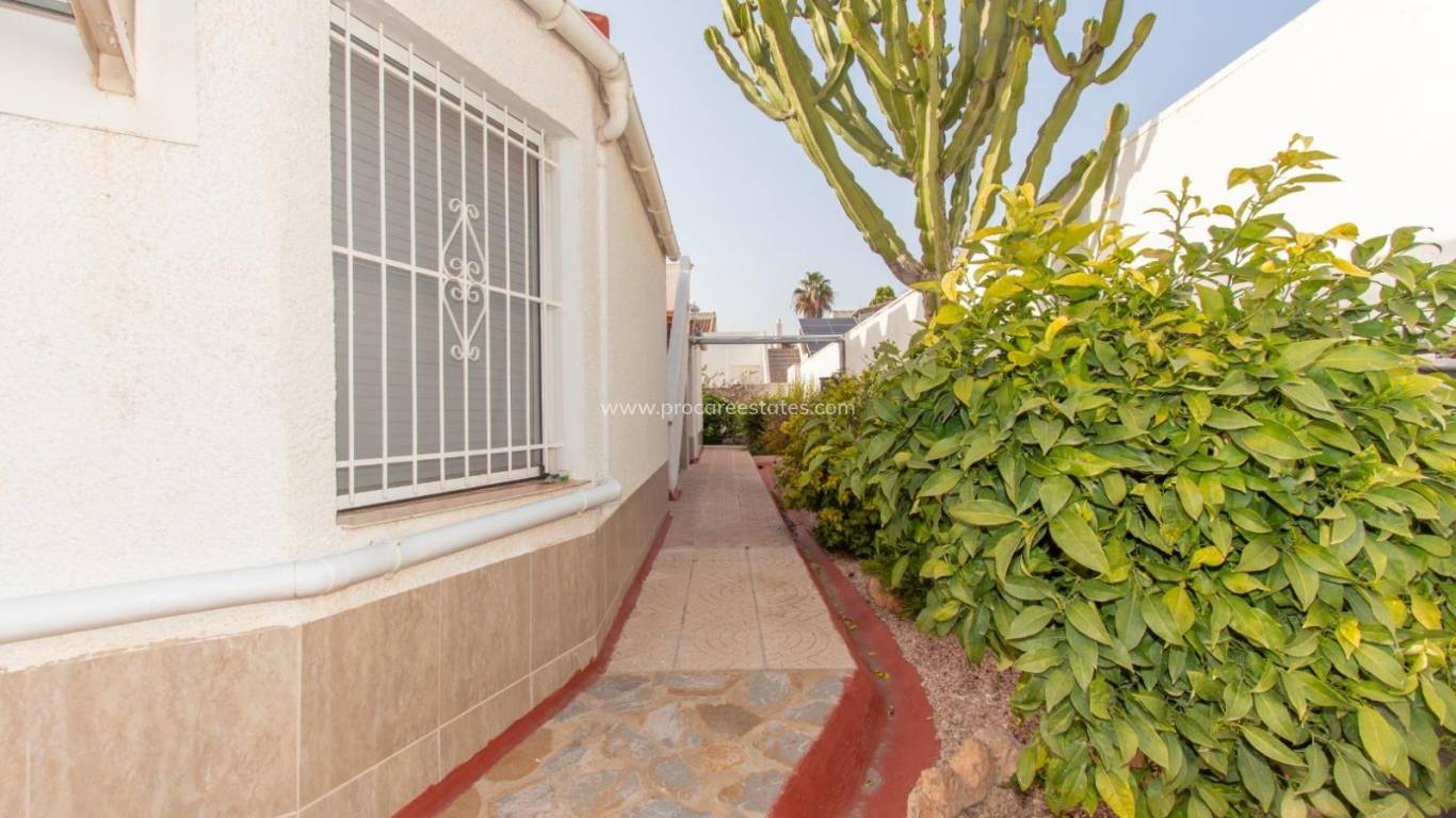 Resale - Villa - Torrevieja - El Chaparral