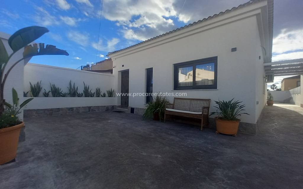 Resale - Villa - Torrevieja - El Chaparral