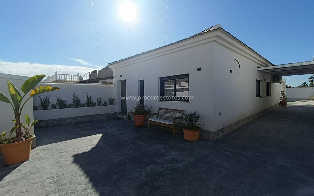 Resale - Villa - Torrevieja - El Chaparral