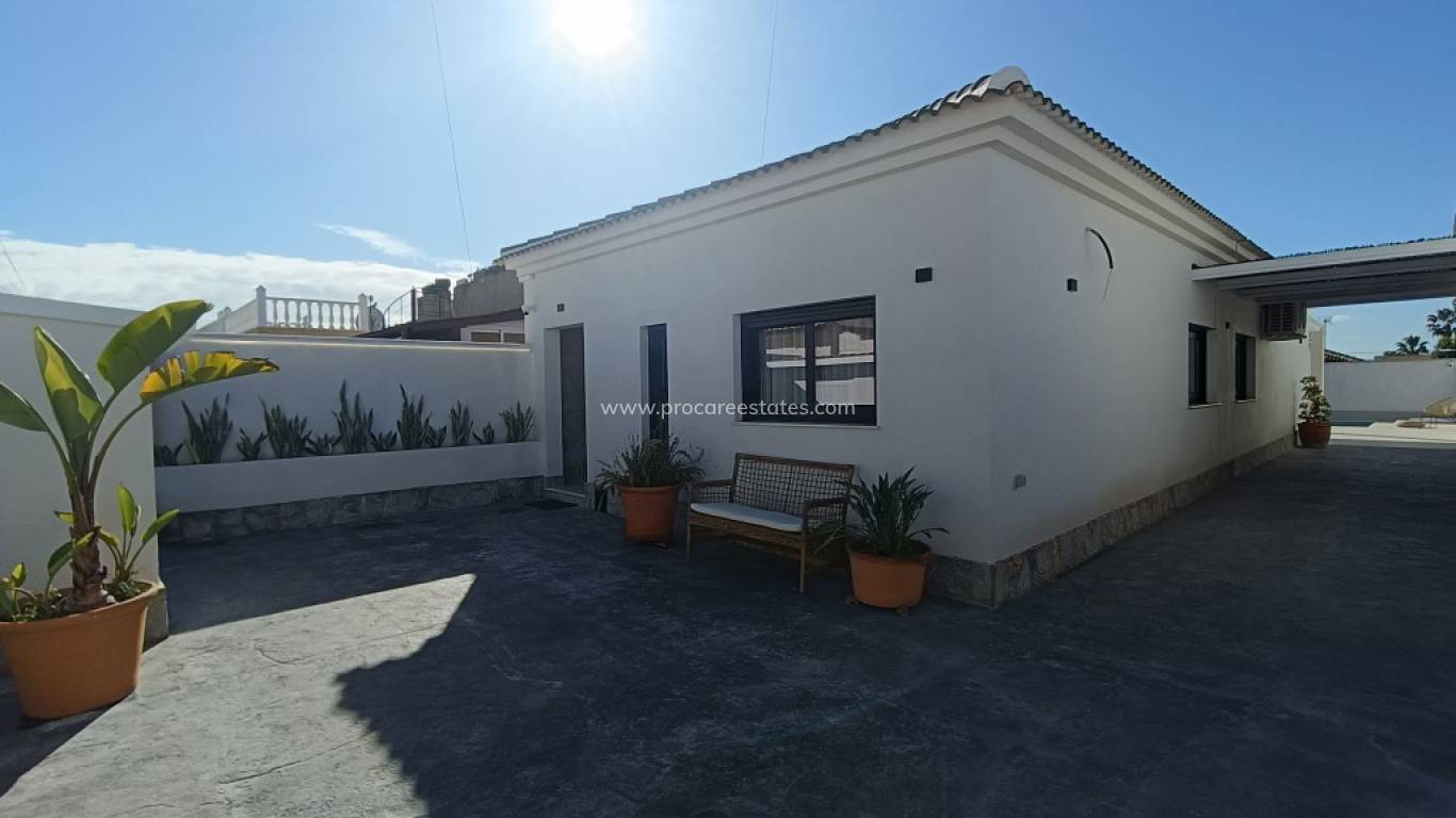 Resale - Villa - Torrevieja - El Chaparral