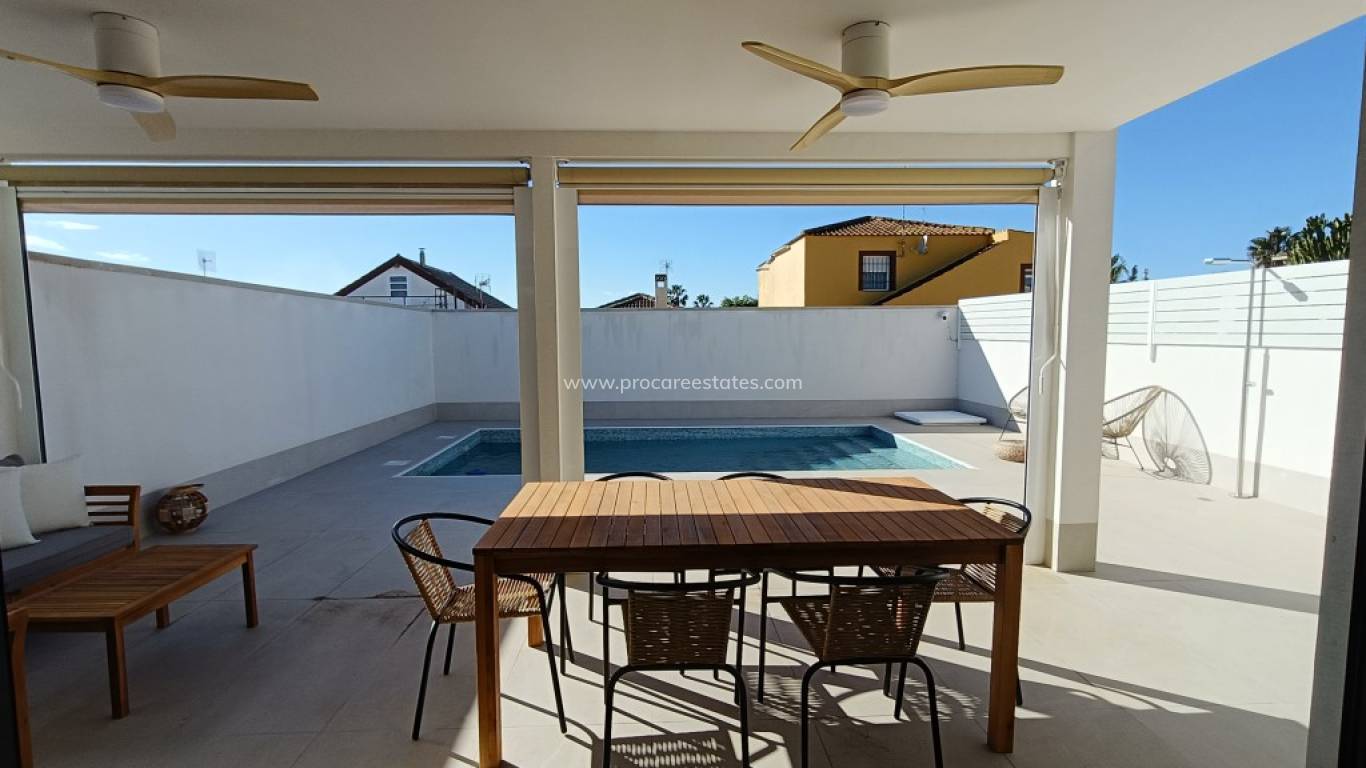 Resale - Villa - Torrevieja - El Chaparral