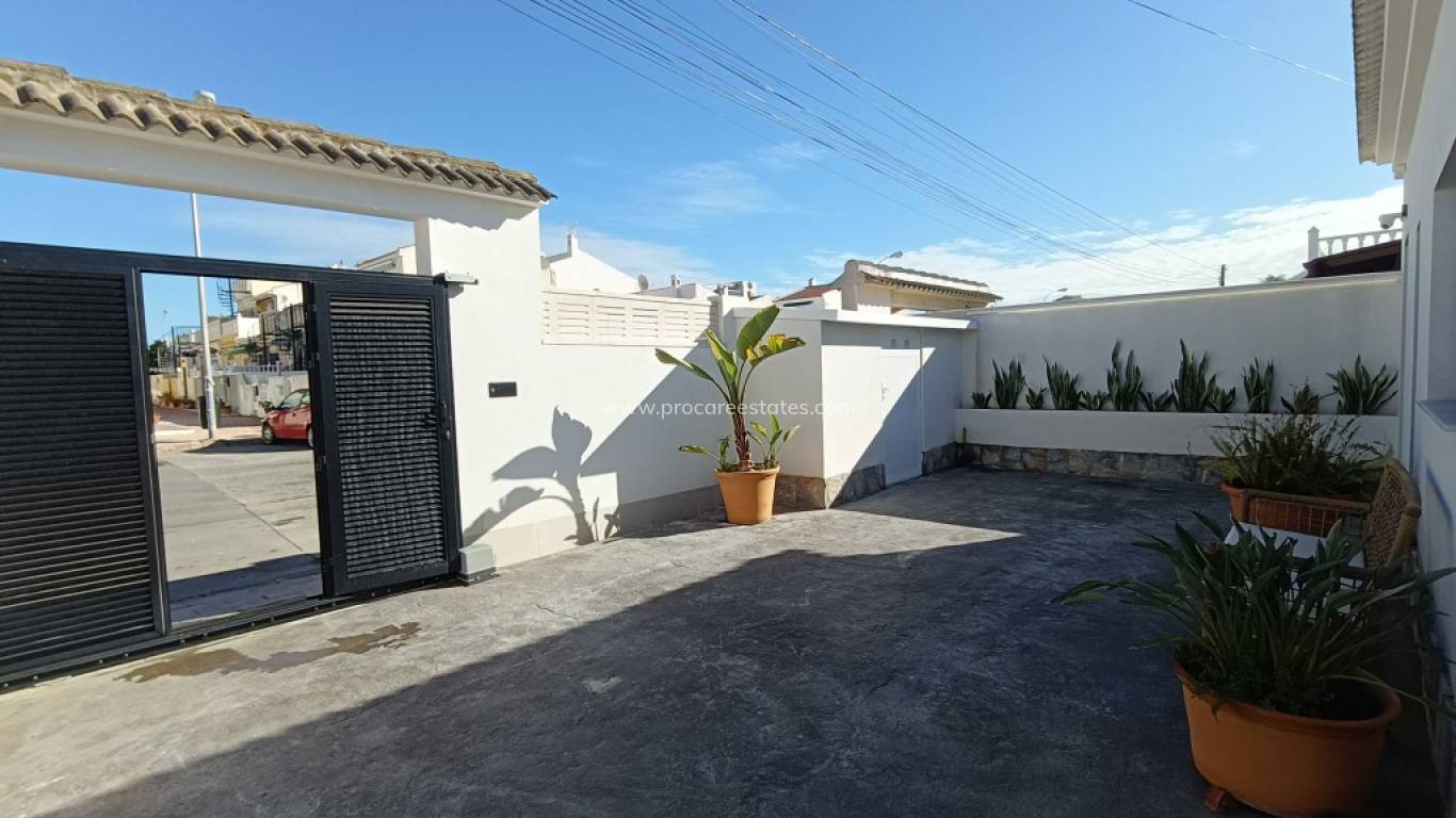 Resale - Villa - Torrevieja - El Chaparral