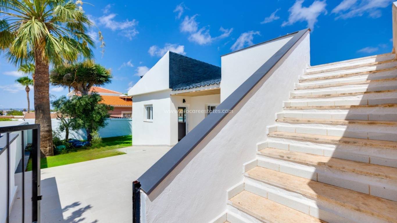 Resale - Villa - Torrevieja - El Chaparral