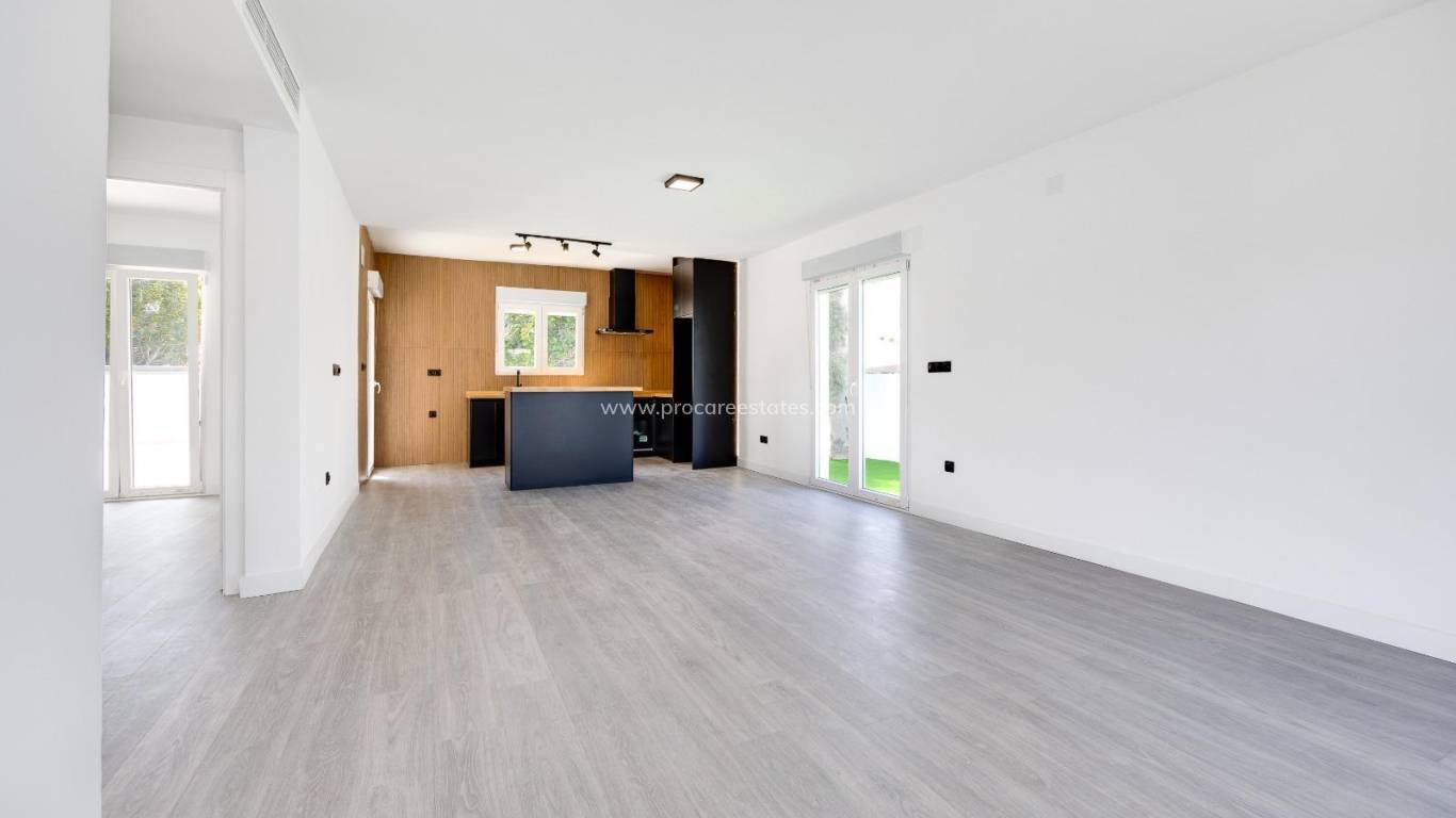 Resale - Villa - Torrevieja - El Chaparral