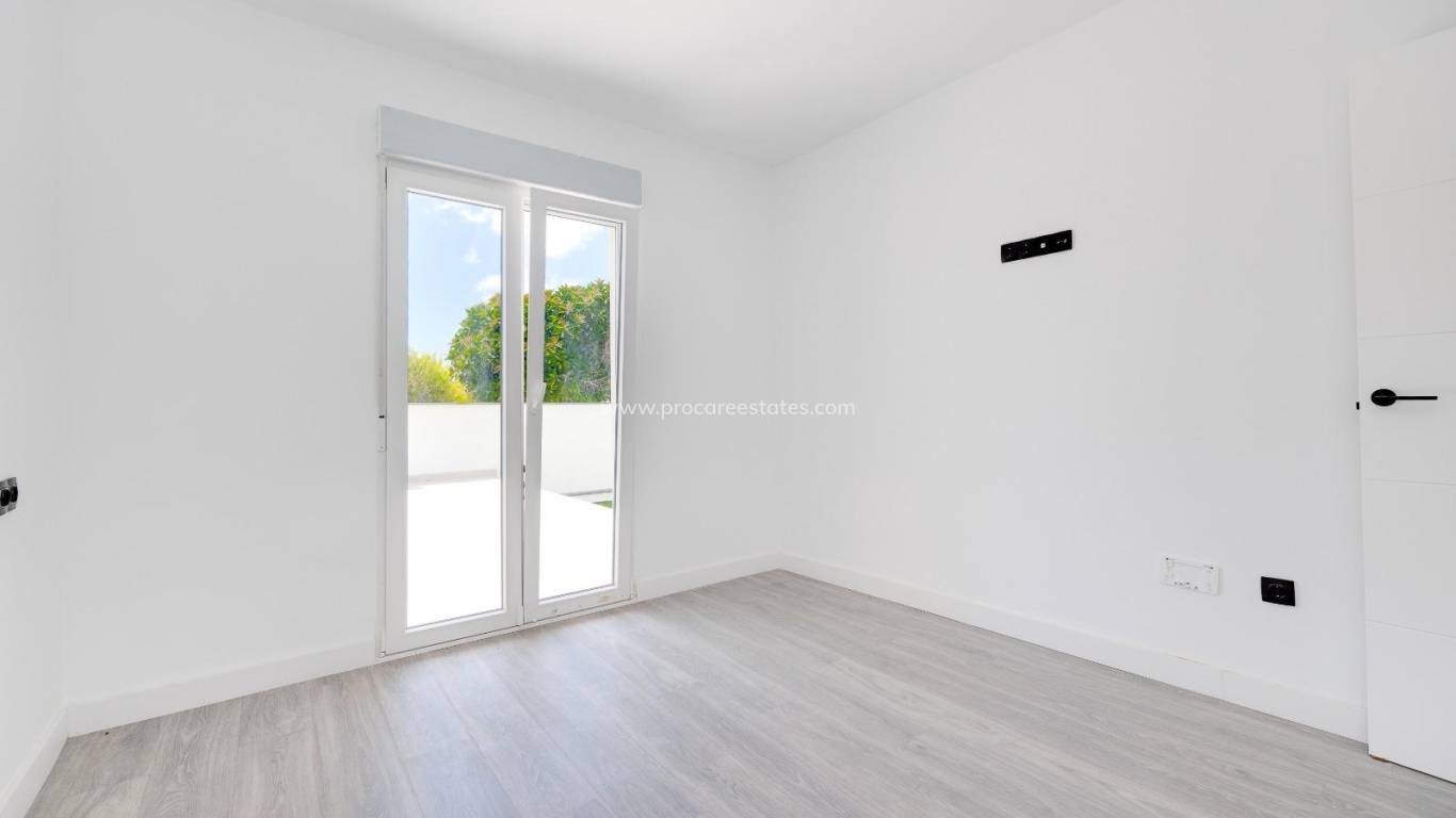 Resale - Villa - Torrevieja - El Chaparral