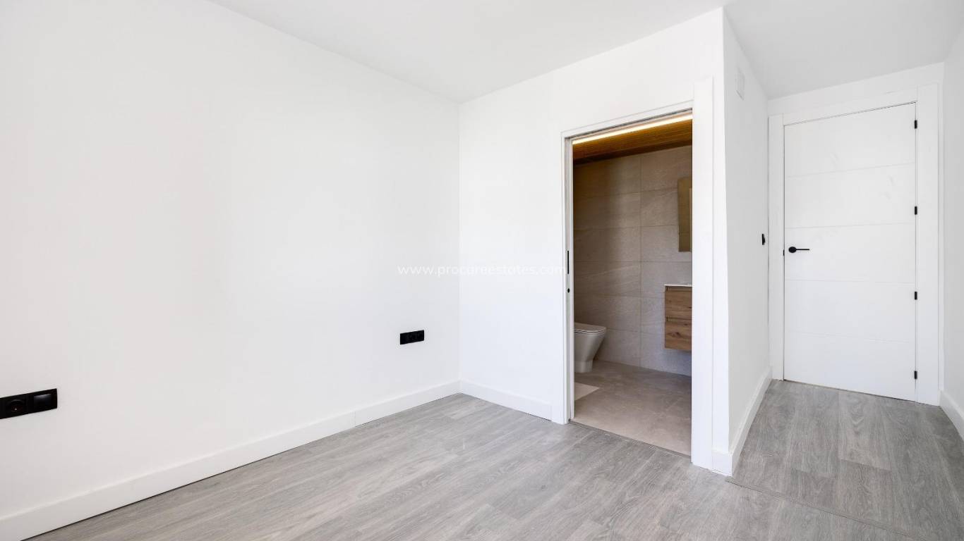 Resale - Villa - Torrevieja - El Chaparral