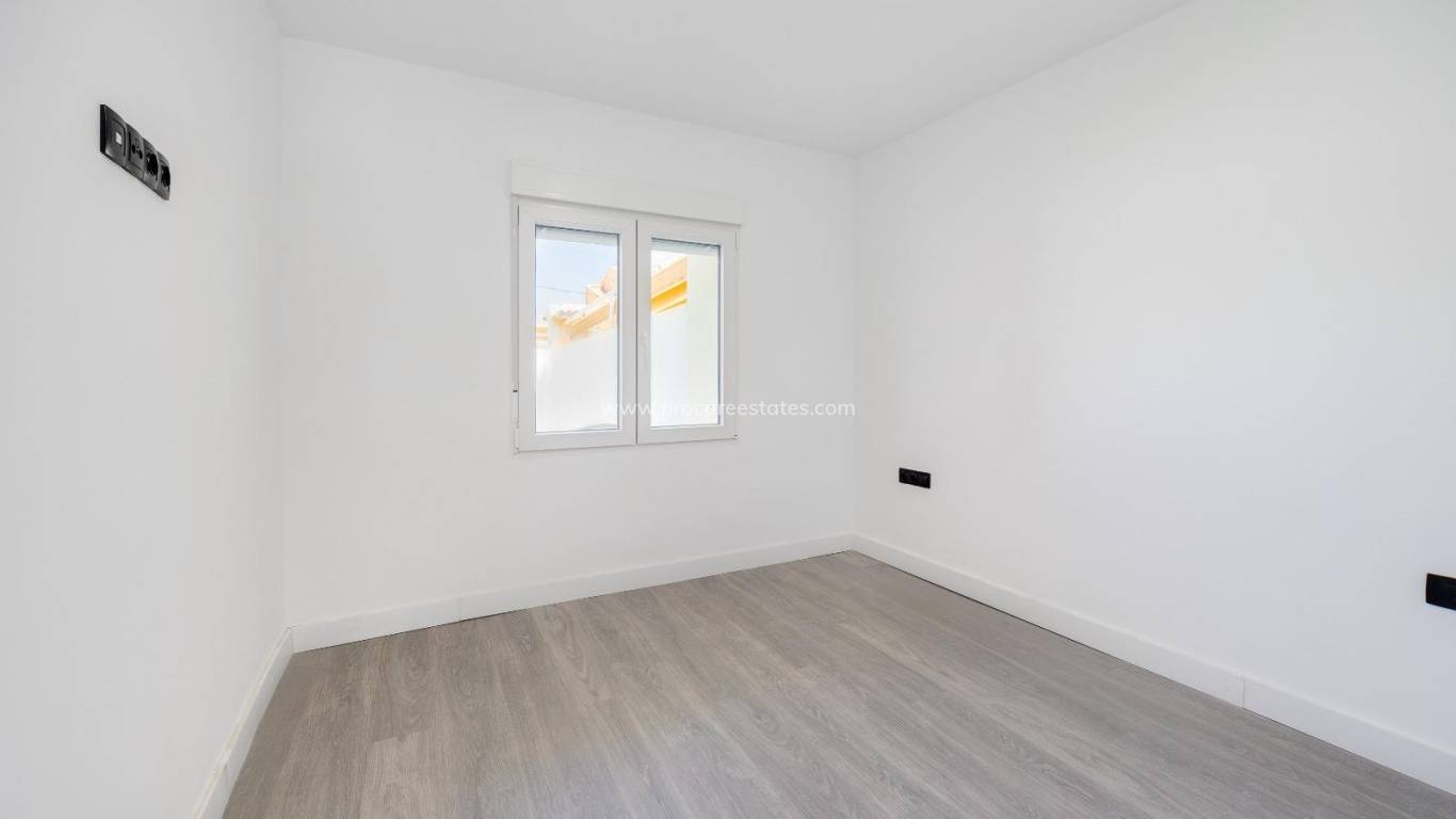 Resale - Villa - Torrevieja - El Chaparral