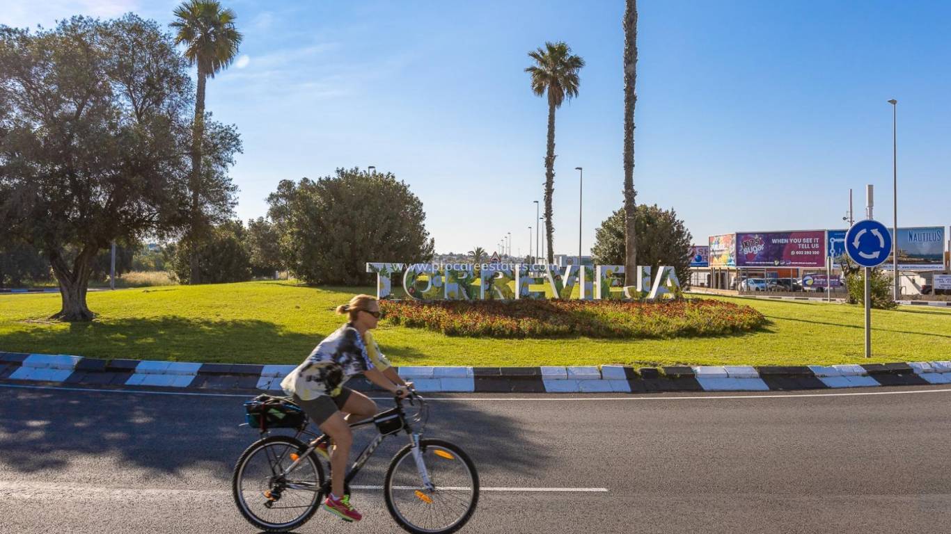 Resale - Villa - Torrevieja - El Chaparral