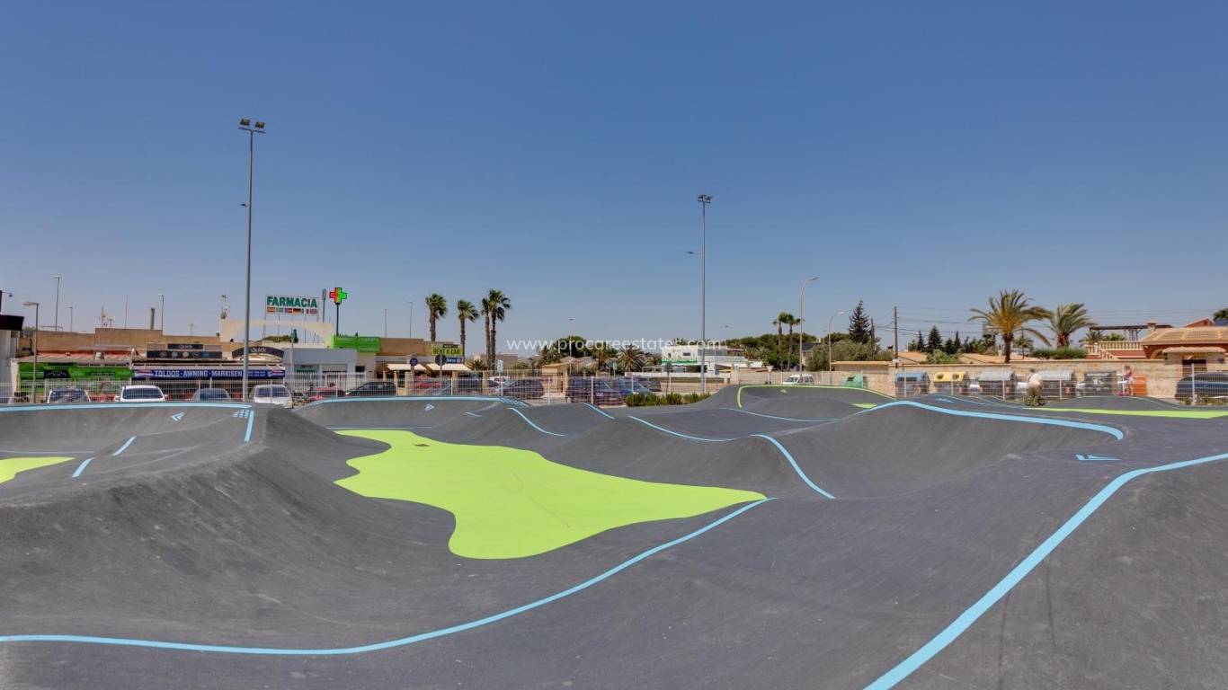 Resale - Villa - Torrevieja - El Chaparral