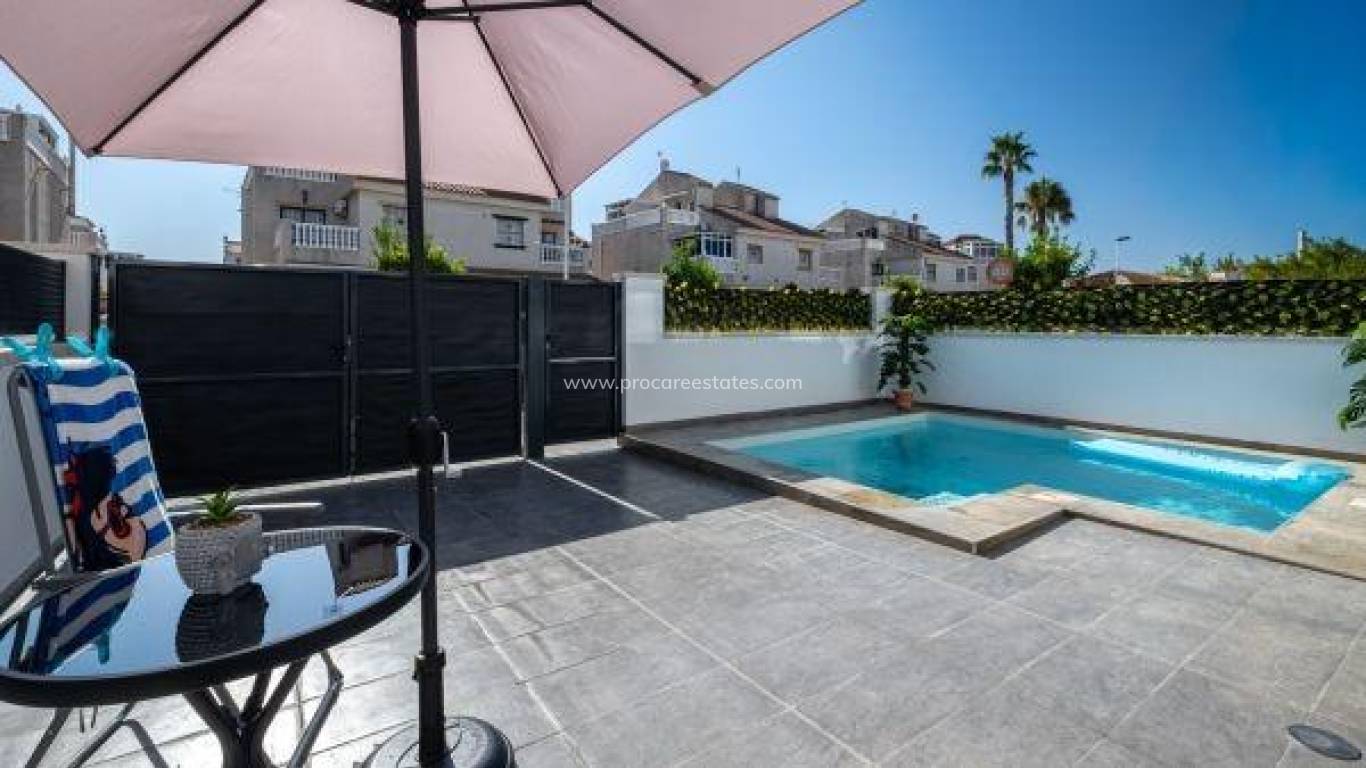 Resale - Villa - Torrevieja - El Chaparral