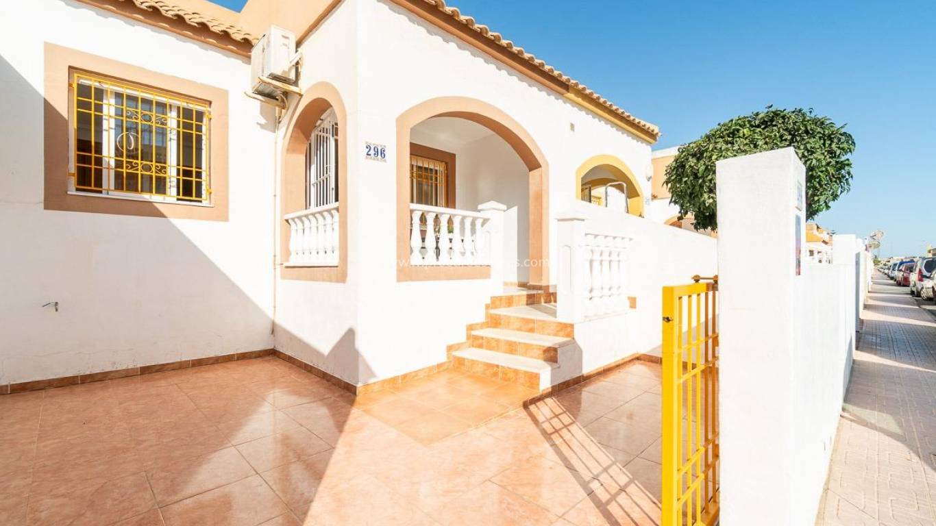 Resale - Villa - Torrevieja - El Chaparral