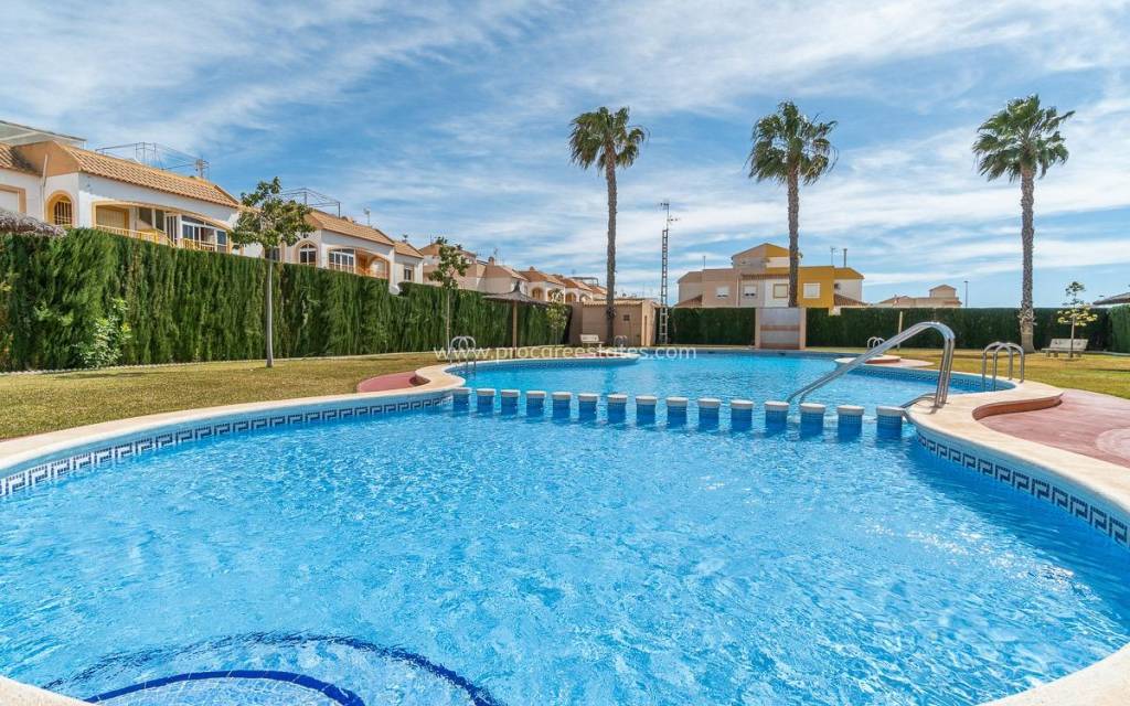 Resale - Villa - Torrevieja - El Chaparral