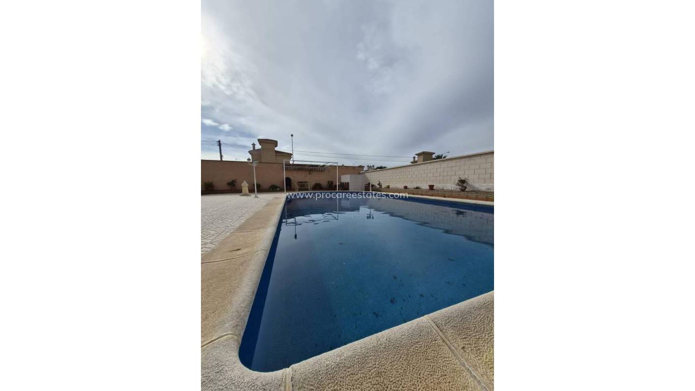 Resale - Villa - Torrevieja - El Chaparral