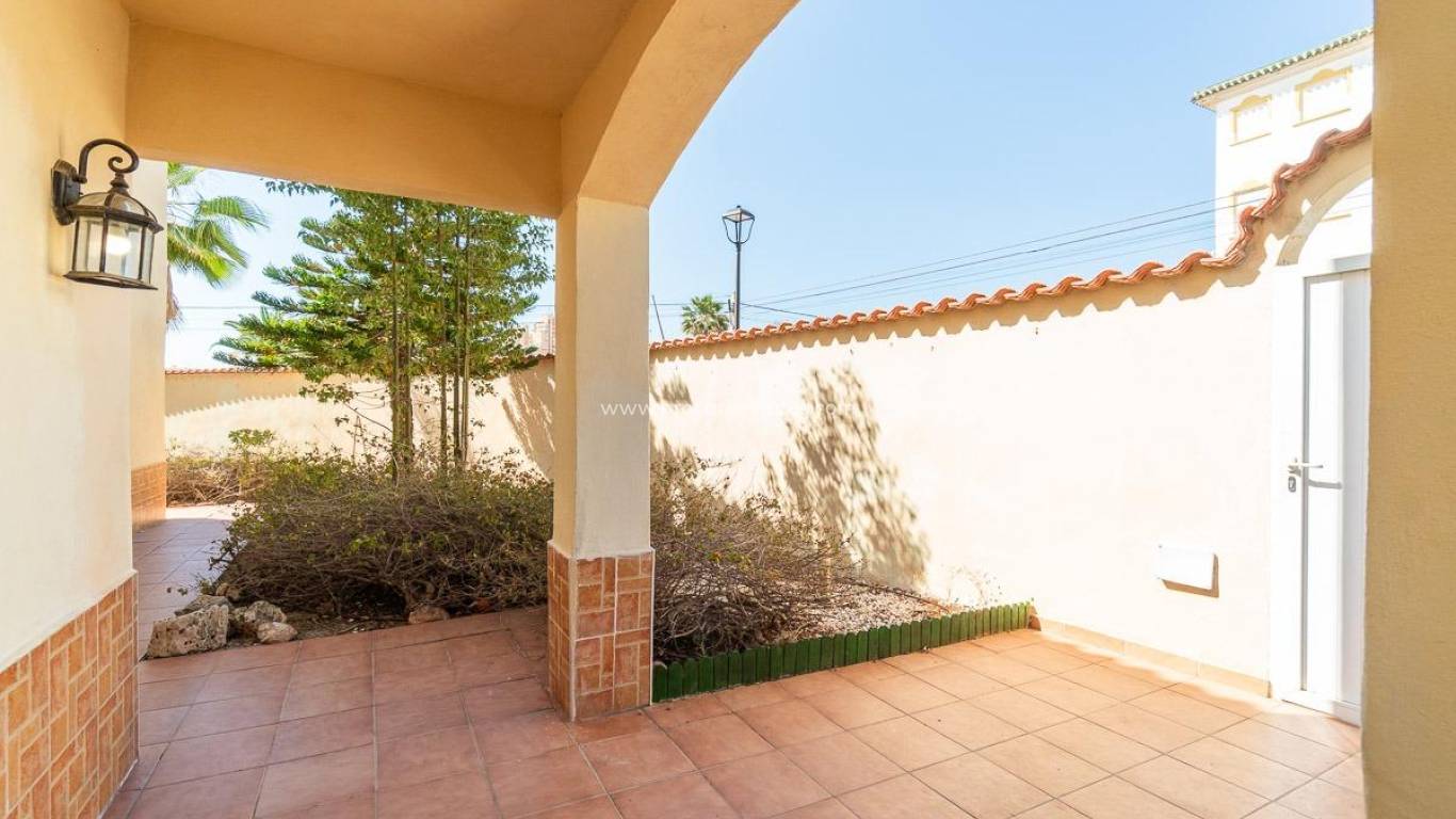 Resale - Villa - Torrevieja - La Mata