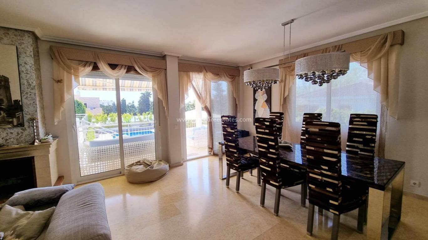 Resale - Villa - Torrevieja - La Mata