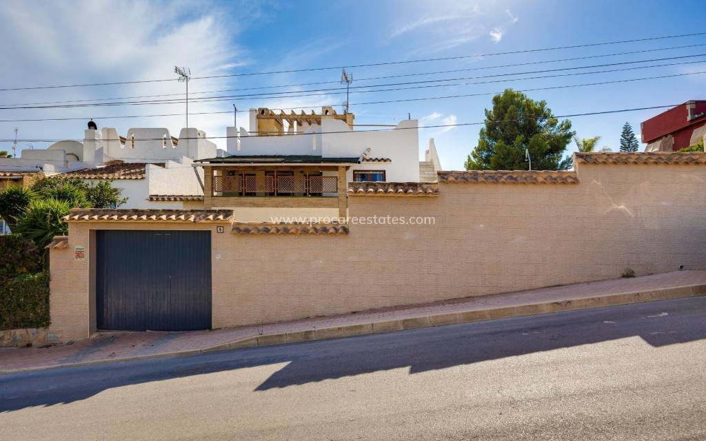 Resale - Villa - Torrevieja - La Siesta - El Salado - Torreta